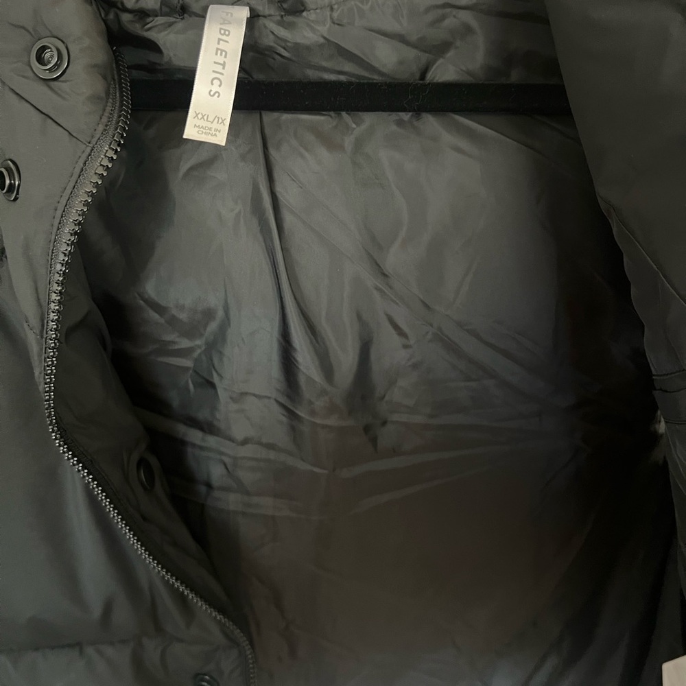 Fabletics Essential Cropped Hooded Puffer Vest - Picture 6 of 7